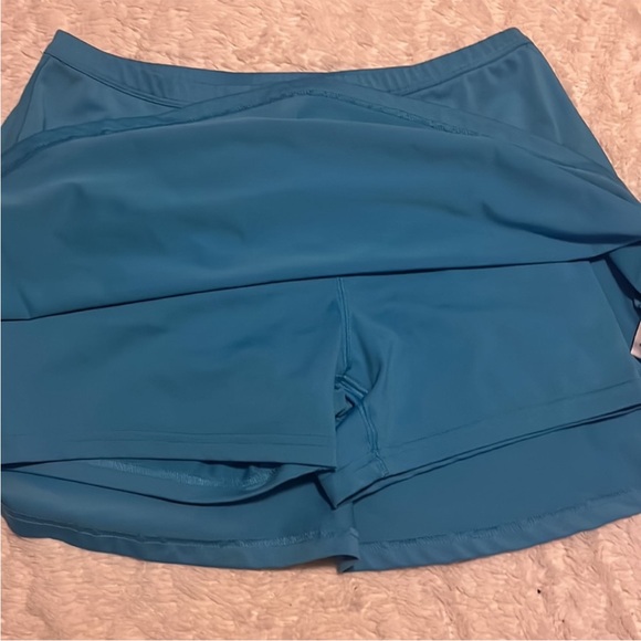 Bolle Tennis Skort- Aqua Blue. Like NEW condition. Size Medium - Picture 4 of 5